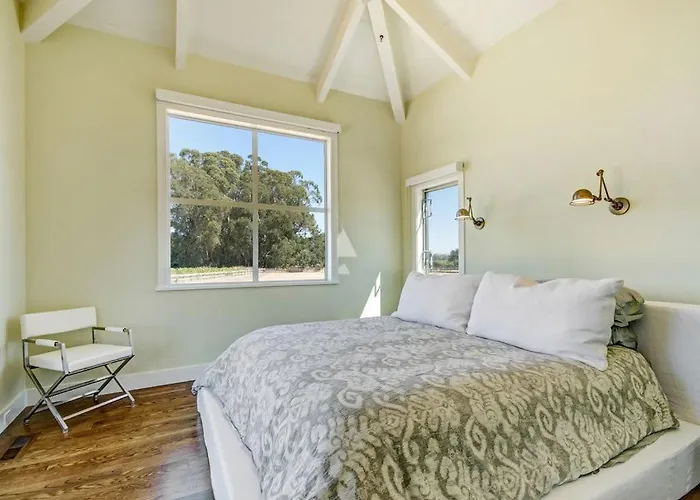 Sonoma-Napa Wine Country Retreat Surrounded By Vineyards, Views, & Privacy
