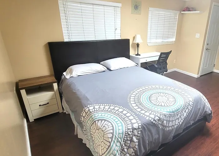 Narvaez Bright & Spacious - Private Room, Bathroom, Entrance Near Light Rail